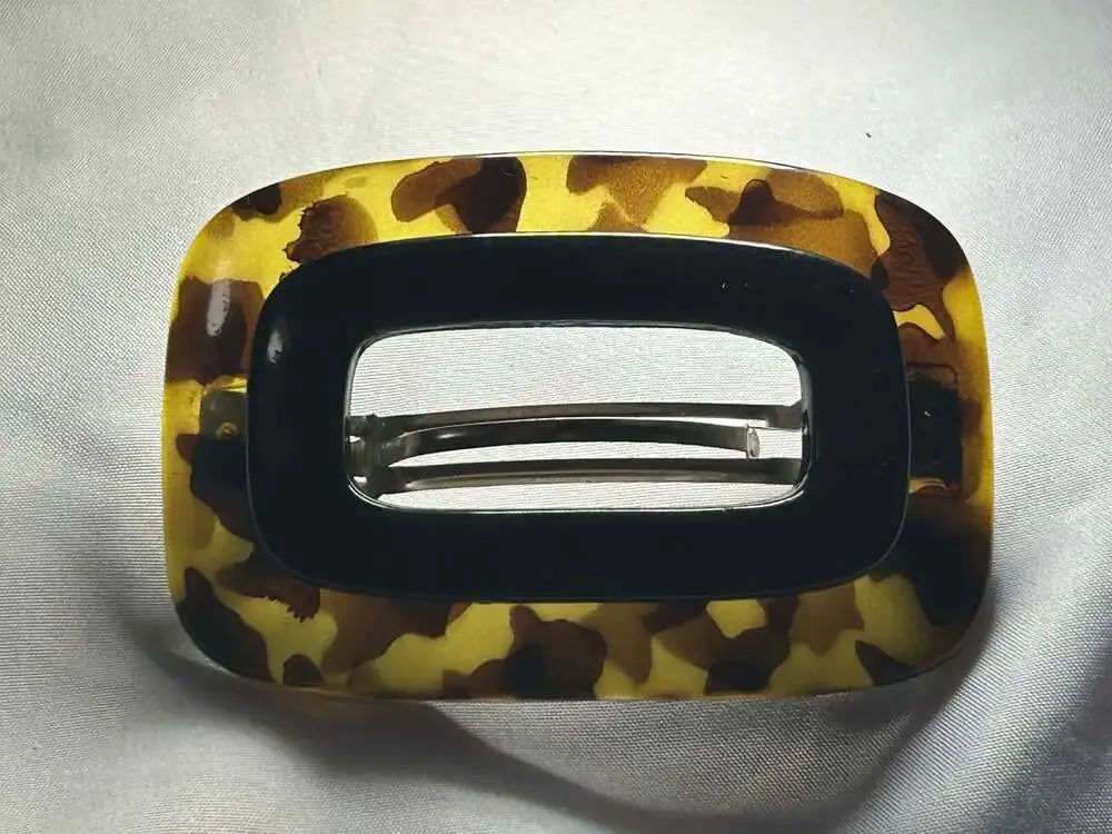 VTG rectangle tortoise shell color and black barrette clip 3”x 2”